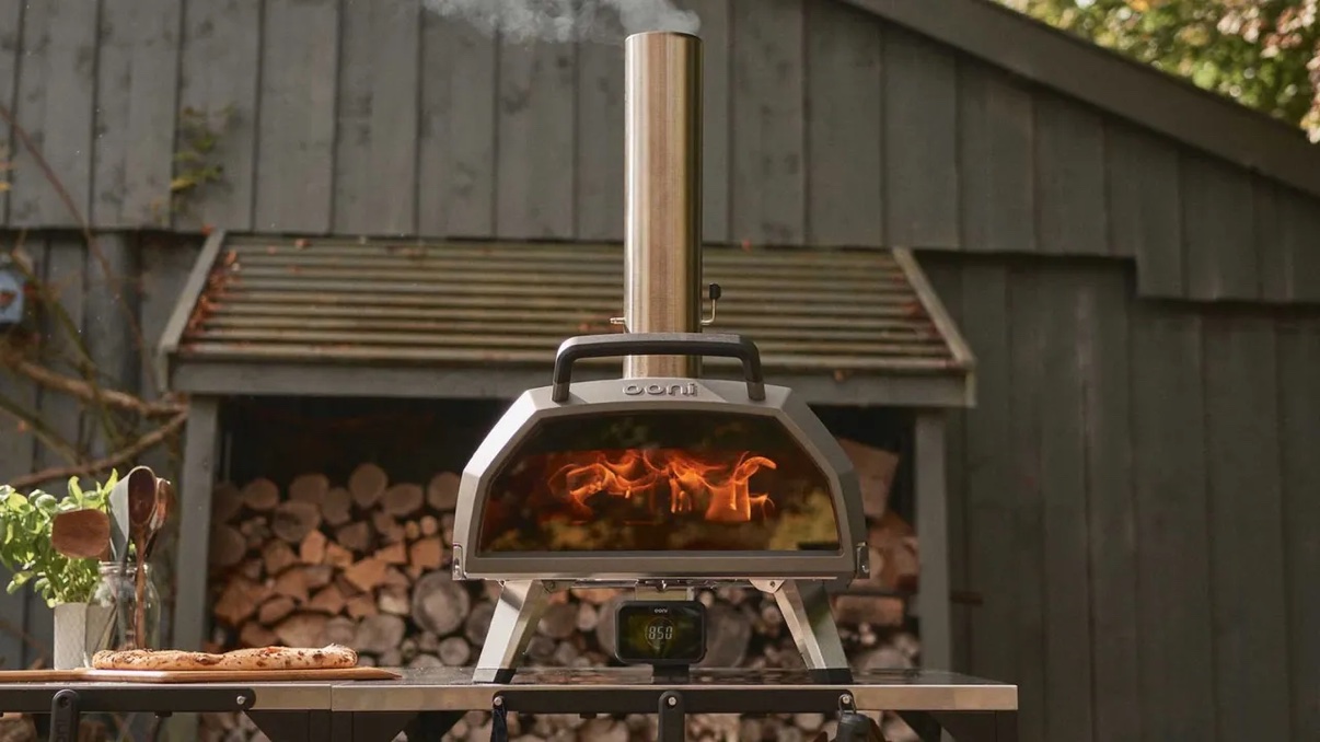 Ooni Karu 2 Pro pizza oven